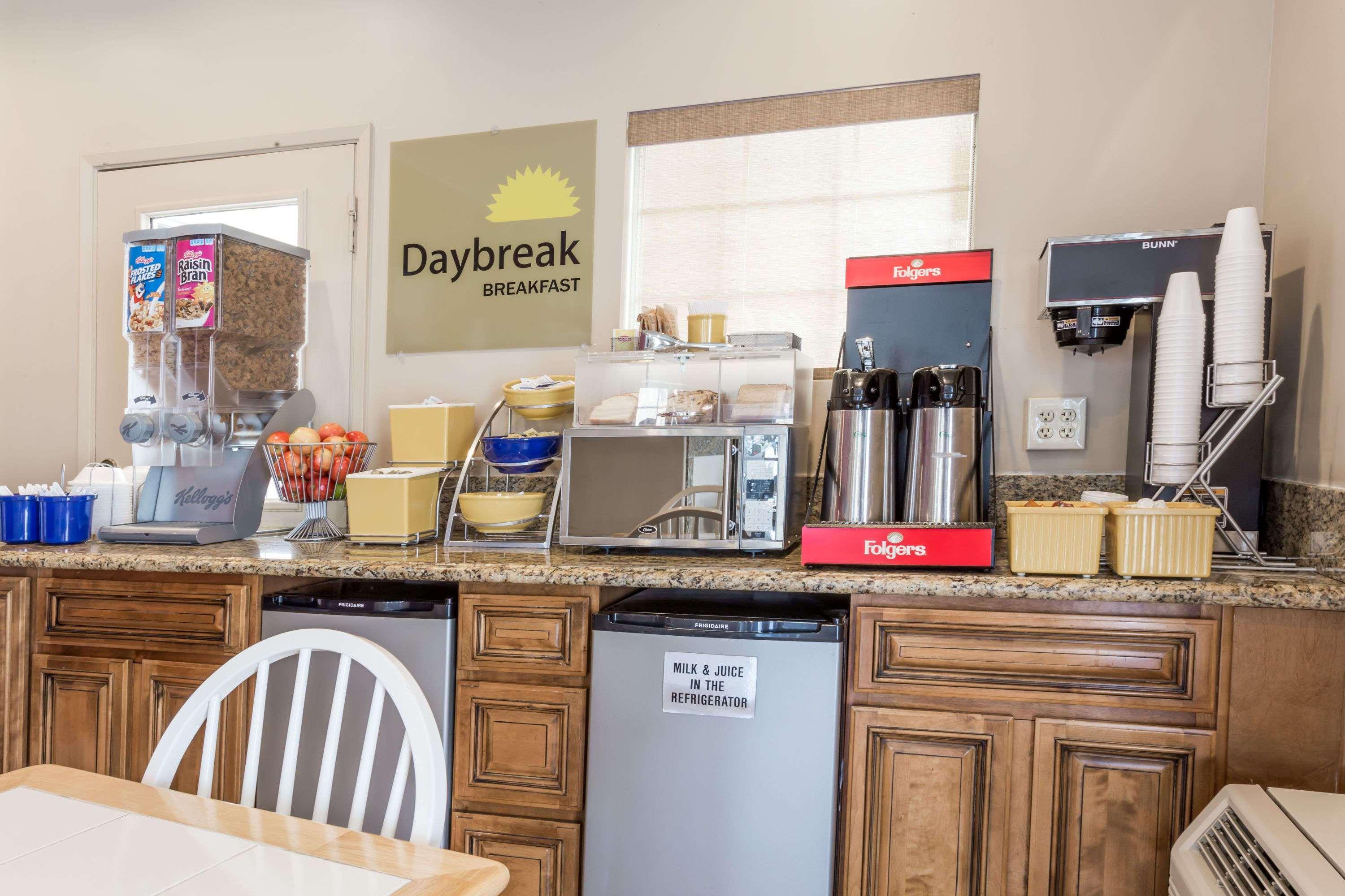 Days Inn By Wyndham Westley Dış mekan fotoğraf